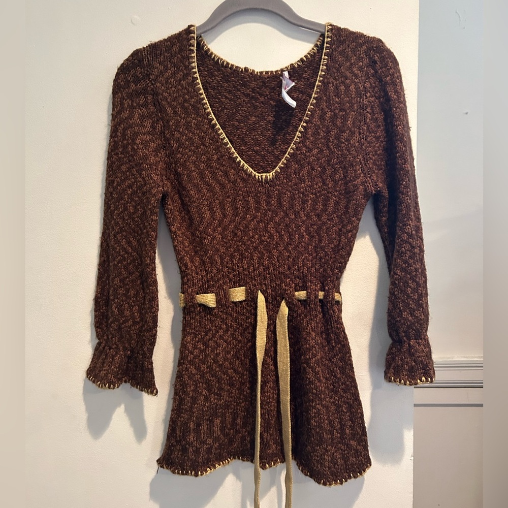 Knit brown top.